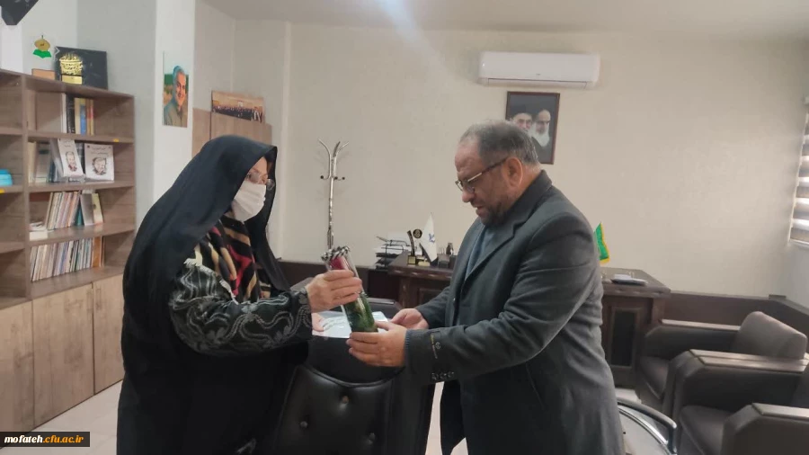 تکریم و بزرگداشت مقام(مادر) و (زن) در پردیس شهید مفتح شهرری 4