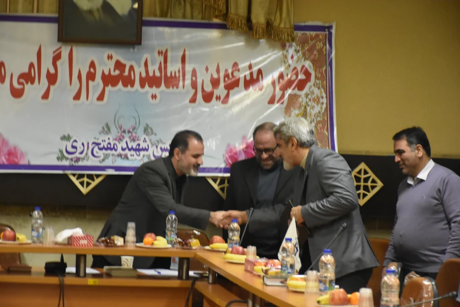 جلسه معارفه کارشناس مسؤول حراست پردیس شهید مفتح شهرری 3