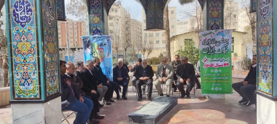 غبارروبی مزار مطهر شهید گمنام پردیس شهید مفتح به مناسبت ایام الله دهه فجر 
 4