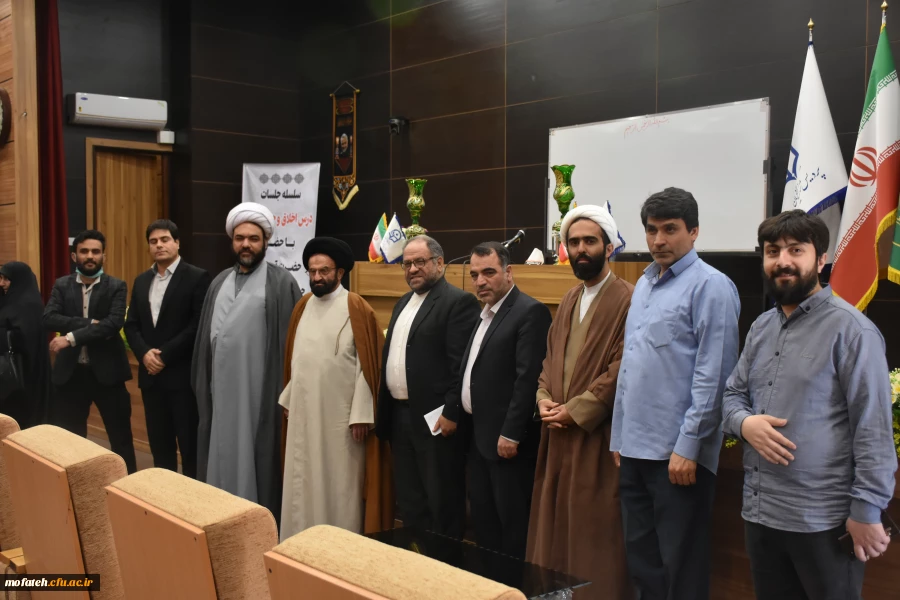 برگزاری سلسله جلسات درس اخلاق و جهاد تبیین با حضور شاگرد حضرت امام خمینی(ره) و یار رهبر معظم انقلاب اسلامی(مدظله العالی) 12