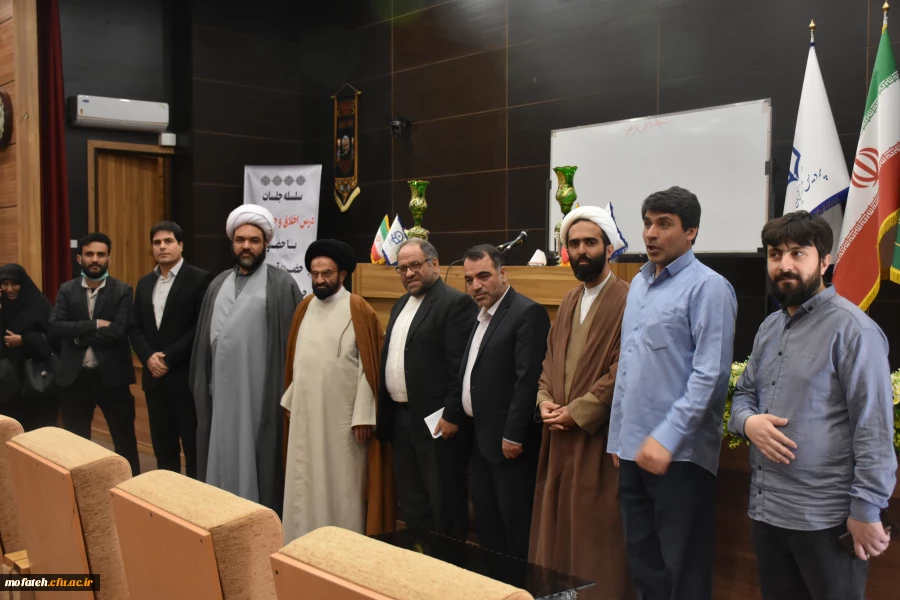برگزاری سلسله جلسات درس اخلاق و جهاد تبیین با حضور شاگرد حضرت امام خمینی(ره) و یار رهبر معظم انقلاب اسلامی(مدظله العالی) 13