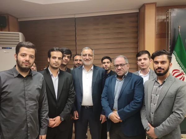 نشست صمیمانه شهردار تهران با جمعی از دانشجو معلمان