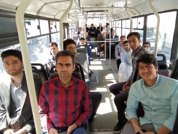 حرکت دانشجو معلمان پردیس شهید مفتح به محل دیدار با ریاست جمهوری 7