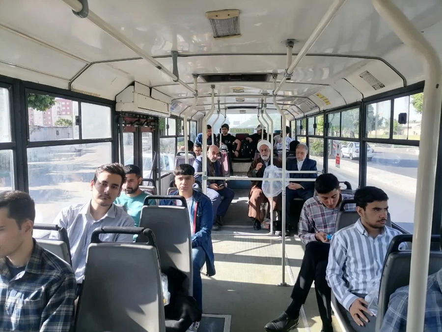 حرکت دانشجو معلمان پردیس شهید مفتح به محل دیدار با ریاست جمهوری 9