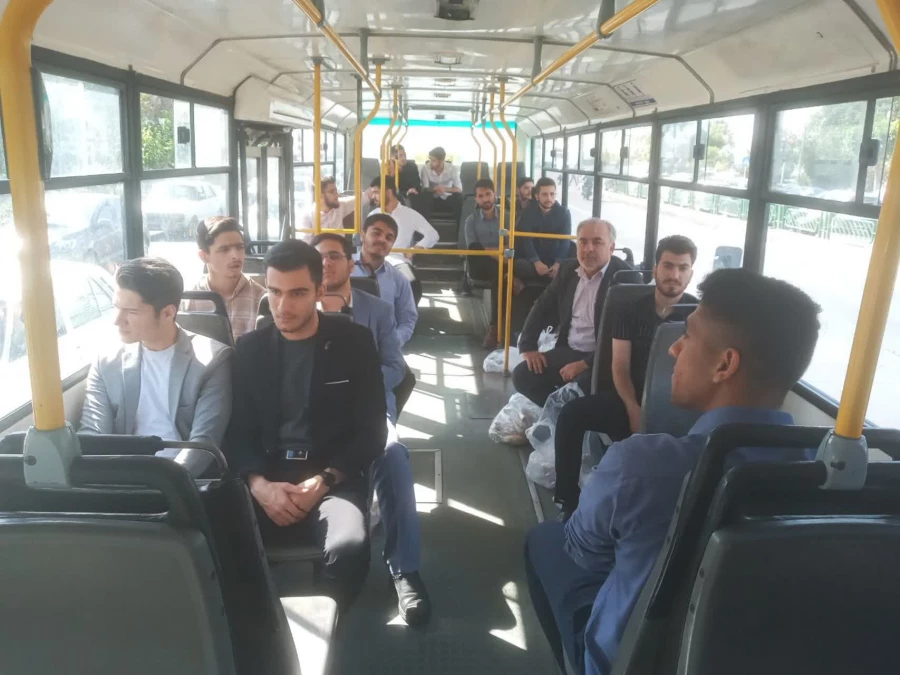 حرکت دانشجو معلمان پردیس شهید مفتح به محل دیدار با ریاست جمهوری 10