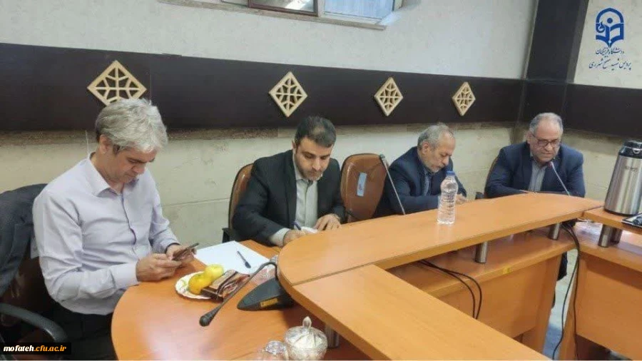 حضور دکتر اولی؛ سرپرست مدیریت امور پردیس های استان تهران و دکتر خدا قلی  زاده؛ معاون آموزشی، فرهنگی و پژوهشی و دکتر رحیمی؛ رئیس حراست دانشگاه فرهنگیان استان تهران در جلسه هم اندیشی با اساتید و مشاوران فرهنگی در پردیس شهید مفتح شهر ری