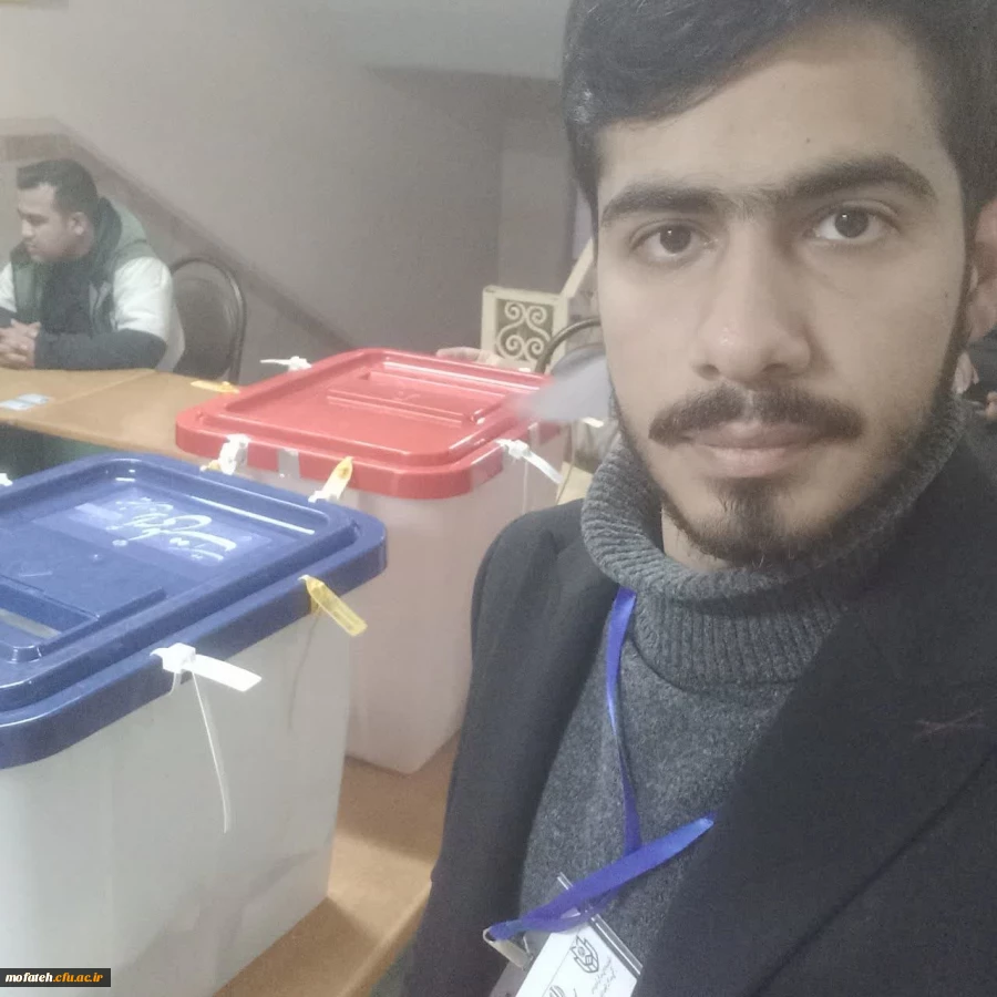 علی رستمی پای صندوق رای دعاگوی دوستان هست