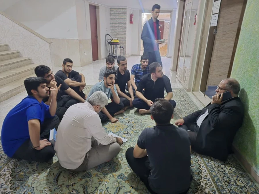 بازدید سرزده دکتر پاک سرشت؛ سرپرست پردیس شهید مفتح از سراهای دانشجویی و گفت و گو با دانشجو معلمان 2