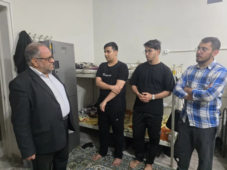 بازدید سرزده دکتر پاک سرشت؛ سرپرست پردیس شهید مفتح از سراهای دانشجویی و گفت و گو با دانشجو معلمان 5