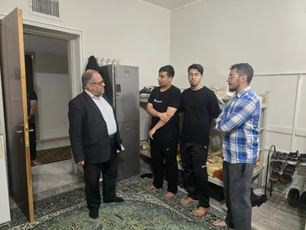 بازدید سرزده دکتر پاک سرشت؛ سرپرست پردیس شهید مفتح از سراهای دانشجویی و گفت و گو با دانشجو معلمان 7
