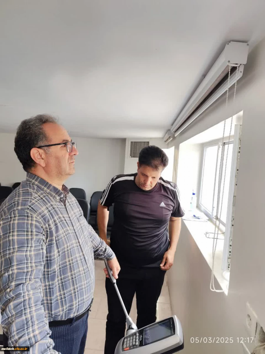 سنجش سلامت همکاران با دستگاه InBody توسط استاد کمالوند به مناسب هفته گرامیداشت معلم 2