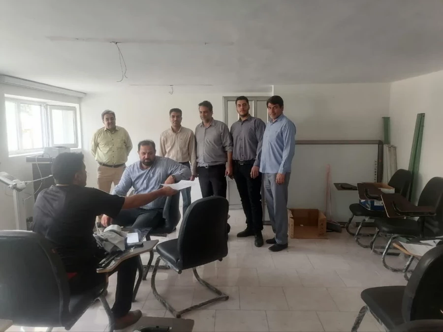 سنجش سلامت همکاران با دستگاه InBody توسط استاد کمالوند به مناسب هفته گرامیداشت معلم 3