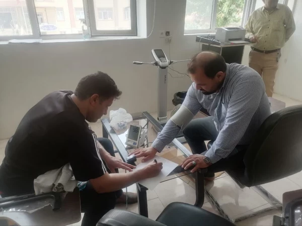 سنجش سلامت همکاران با دستگاه InBody توسط استاد کمالوند به مناسب هفته گرامیداشت معلم 4