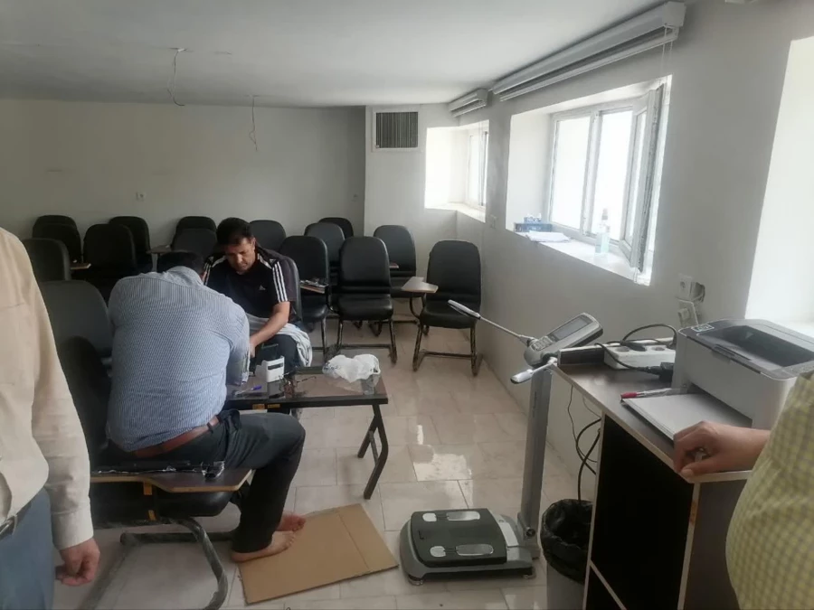 سنجش سلامت همکاران با دستگاه InBody توسط استاد کمالوند به مناسب هفته گرامیداشت معلم 5