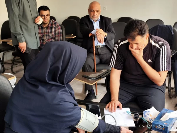 سنجش سلامت همکاران با دستگاه InBody توسط استاد کمالوند به مناسب هفته گرامیداشت معلم 7