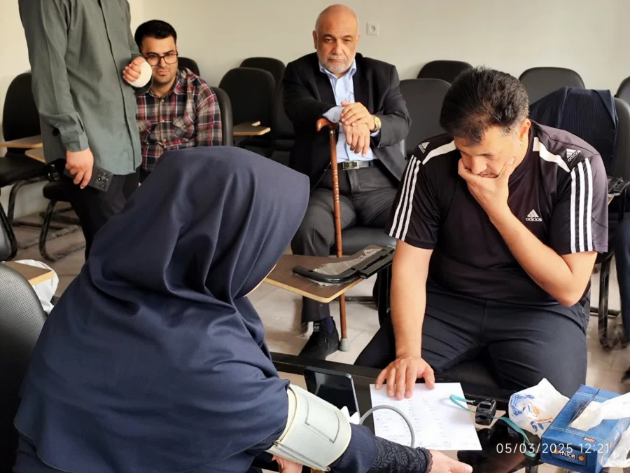 سنجش سلامت همکاران با دستگاه InBody توسط استاد کمالوند به مناسب هفته گرامیداشت معلم 7