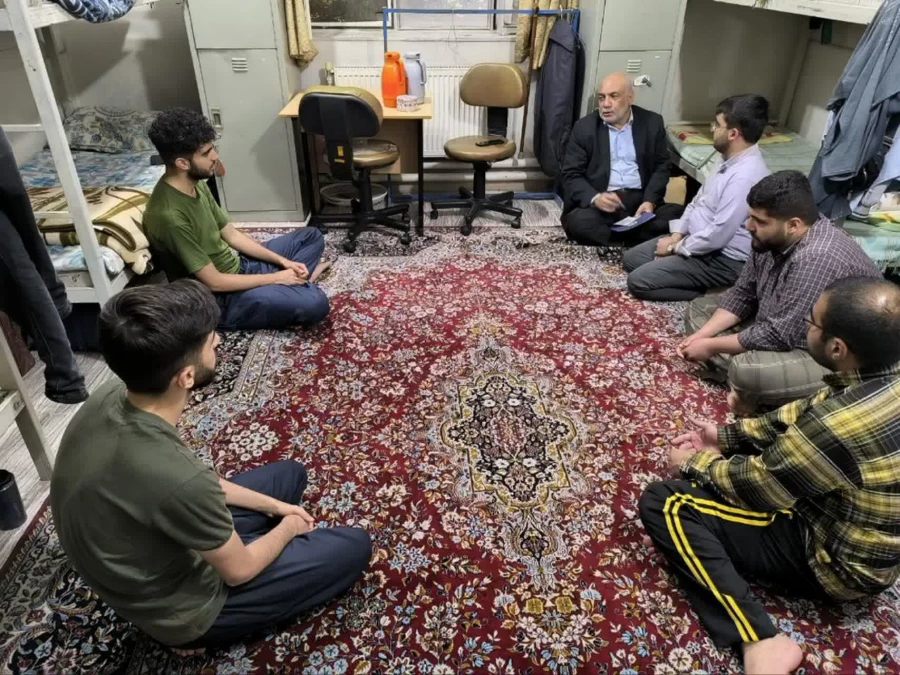 نشست صمیمی معاونت توسعه منابع و امور دانشجویی پردیس شهید مفتح با دانشجویان ساکن خوابگاه 3