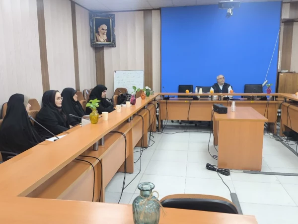 برگزاری جلسه گروه آموزش زبان و ادبیات فارسی با محوریت ساماندهی اعضای هیأت علمی 6